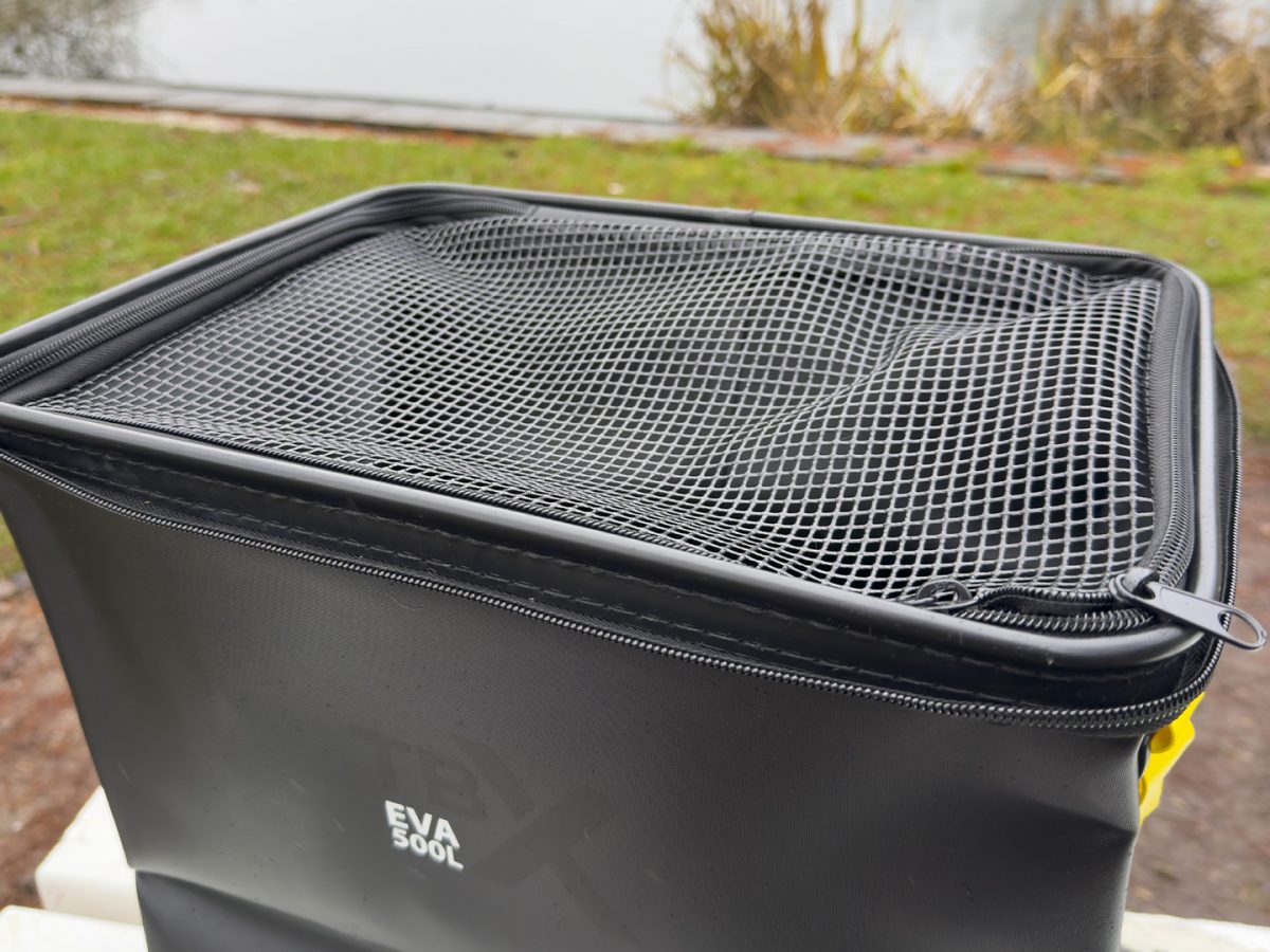 Sac De Pêche SPRO TBX EVA 100MW - Boîte à Appâts étanche Et Résistante - Noir Et Jaune